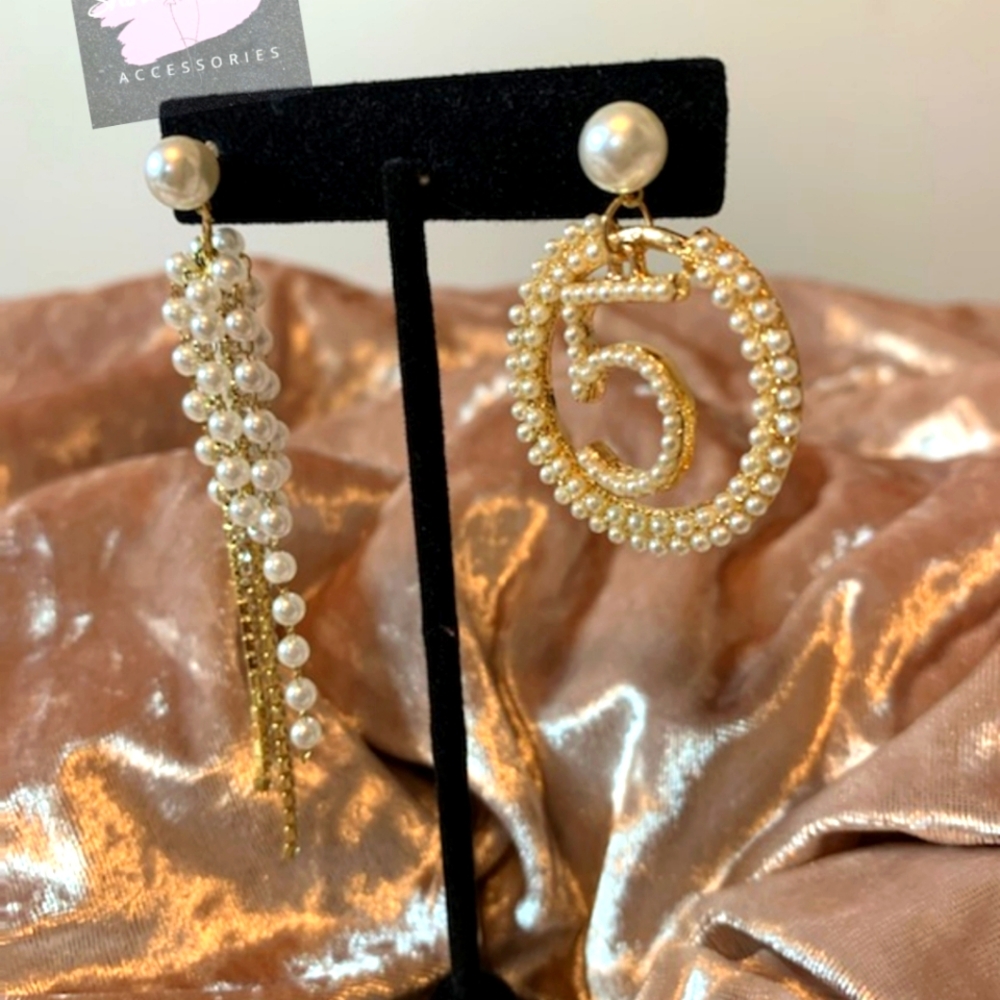 Ladies pearl earrings